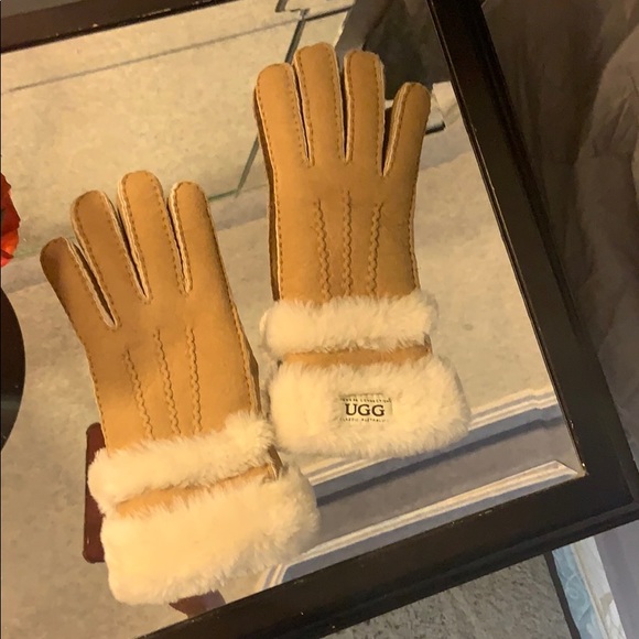 NEW✨UGG Reverse-Stitch Sheepskin Shearling Gloves - Picture 4 of 5